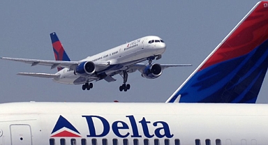Delta Havalimanında panik dolu anlar: İçi yolcu dolu uçağın tekerleği düştü