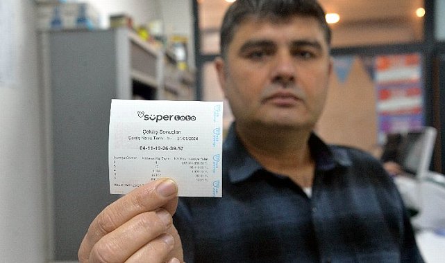 Rekor ikramiye talihlisi çekini aldı