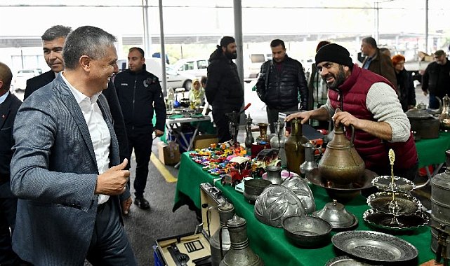 Antalya'daki antika meraklıları bu pazarda
