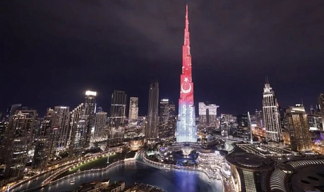 BAE'nin sembol binası Burc Halife'ye Türk bayrağı yansıtıldı