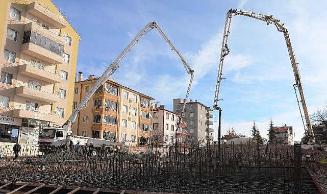 Başkan Çolakbayrakdar, "Sosyal odaklı projeler üretiyoruz"