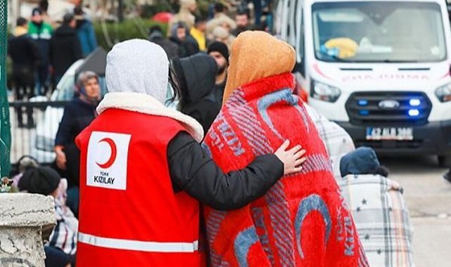 Bursa Kızılay'dan deprem bölgesine yardım sürüyor