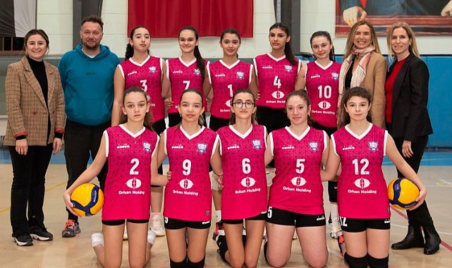 Bursa'nın kız voleybolcularına Orhan Holding desteği