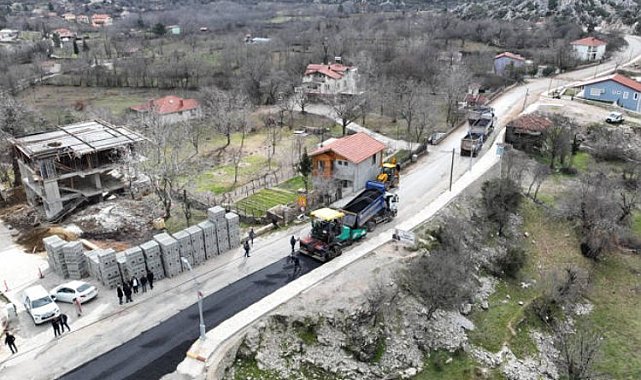 Büyükşehir'den İbradı'ya sıcak asfalt