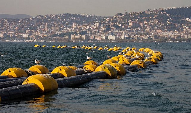 İzmit Körfezi'nin çamuru sanat eserlerine dönüşüyor