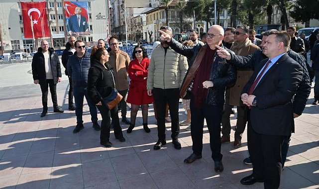 Manisa Cumhuriyet Meydanı'nda hazırlıklar devam ediyor