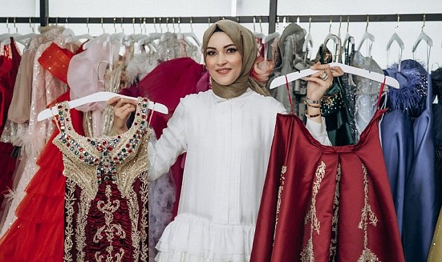 Moda tasarımcısı Özlem Değirmen büyük defileye hazırlanıyor