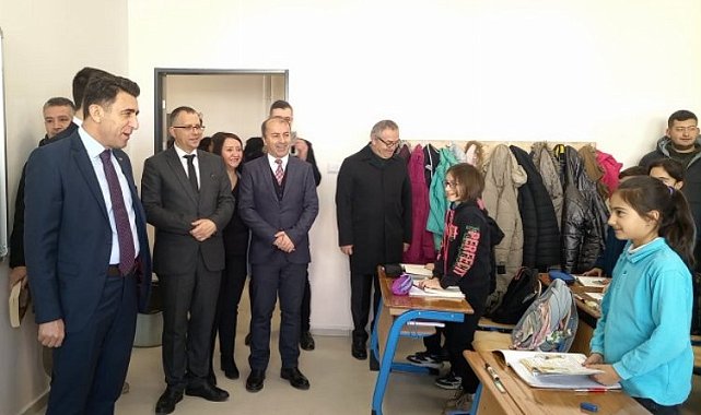 Öğrenciler ilk dersi Bilecik protokolü ile yaptı