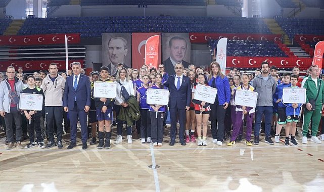 Okul Sporları müsabakaları İzmir'de başladı