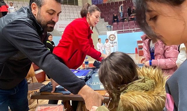 Saruhan Hünel Hataylı çocuklarla buluştu