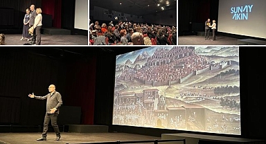 ATKB'nın daveti ile gelen Sunay Akın, New York'ta: 'Cumhuriyet Yolunda' gösterisine yoğun ilgi