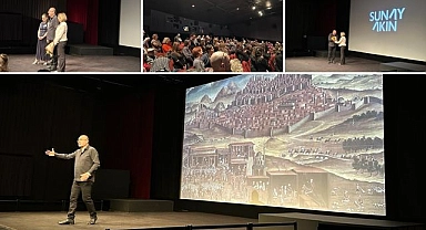 ATKB'nın daveti ile gelen Sunay Akın, New York'ta: 'Cumhuriyet Yolunda' gösterisine yoğun ilgi