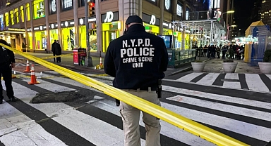Times Square'da dehşet: 15 yaşındaki genç, bir polis memurunu ve turisti vurdu