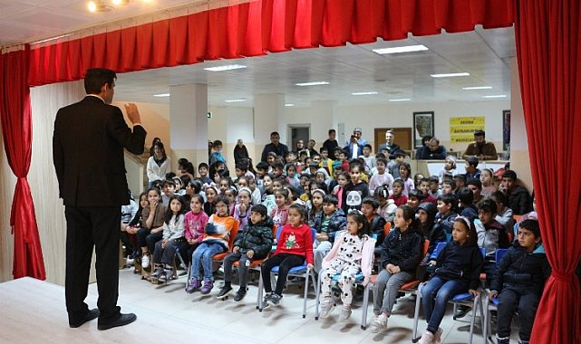 27 Mart Dünya Tiyatro Günü'nde öğrencilere gösteri düzenlendi 