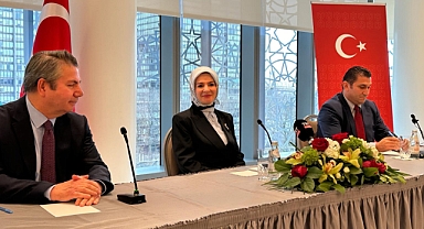 Aile ve Sosyal Hizmetler Bakanı Mahinur Özdemir Göktaş, New York Türkevi'nde vatandaşlarla buluştu