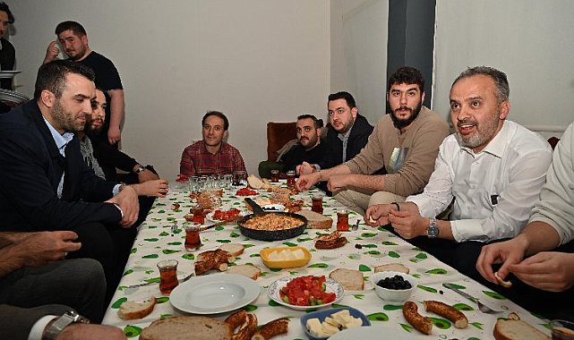 Başkan Aktaş gençlerle sahur yaptı