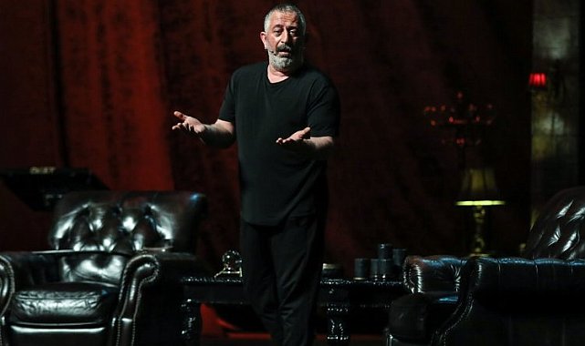 Cem Yılmaz 'Geleceğin Hekimleri' için sahne aldı