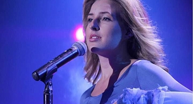 ABD'li şarkıcı Jennifer Grout'un Kuran tilaveti sosyal medyayı salladı