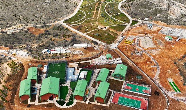 Malatya'da Başkan Gürkan'dan Beydağı Gençlik Kampı'na inceleme