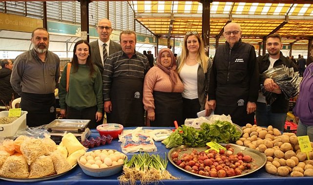 Nilüfer Belediyesi üretici esnafa pazar önlüğü dağıttı