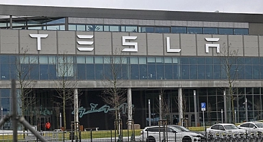 Tesla fabrikasında şüpheli yangın: Kaza mı kundaklama mı?