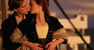 Titanic filmindeki ikonik kapı, 718 bin dolara satıldı!