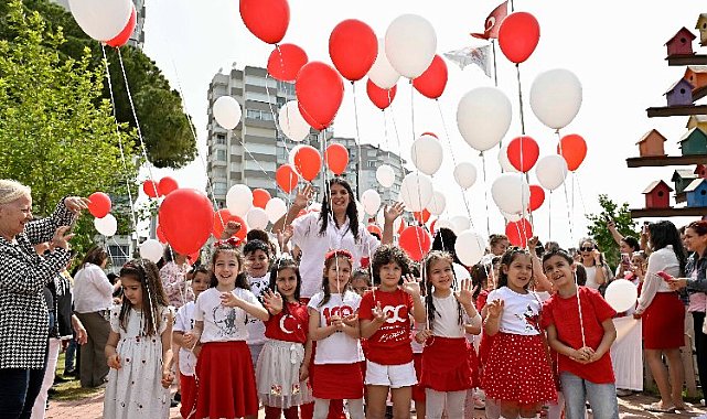 Antalya'dan kırmızı beyaz balonları gökyüzüne bırakıldı