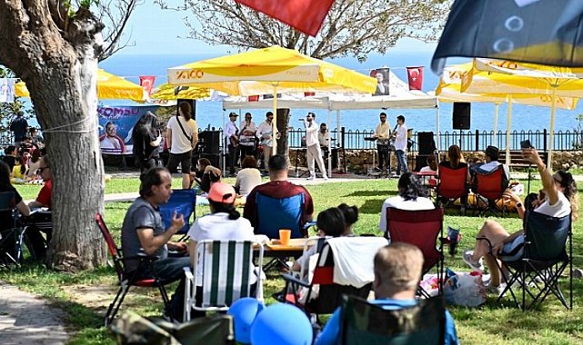 Antalyalılar Komşu Sahnesi'nde buluştu