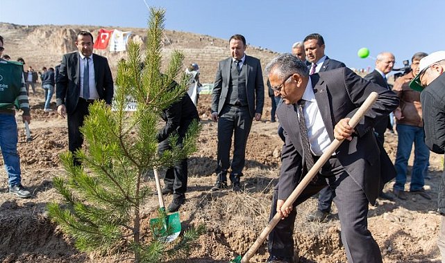 Bakanlık ve  ile Büyükşehir Belediyesi'nden Erciyes'te ağaçlandırma töreni