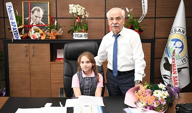 Başkan Özcan, makamını ilkokul öğrencisi Ceren Şen'e devretti