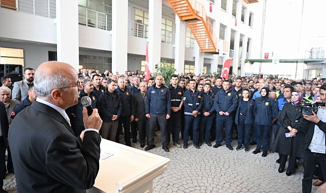 Başkan Sami Er personelle bayramlaştı