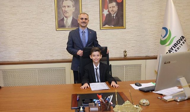 Çiftçi, koltuğunu minik başkana devretti