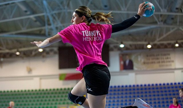 Hentbolde A Milli Kadınlar'dan Karadağ hazırlığı
