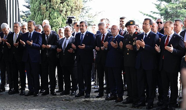 İmamoğlu Turgut Özal'ı anma törenine katıldı