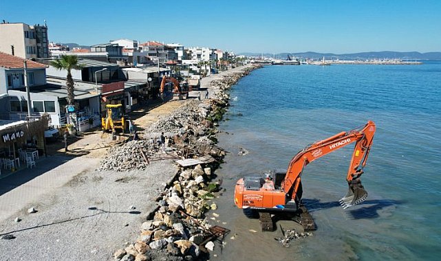 İzmir Güzelbahçe'de sahil projesine ilk kepçe