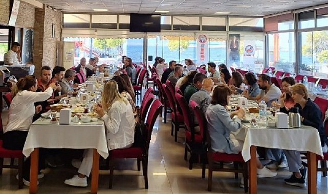 İzmir'de öğretmenler kahvaltıda buluştu