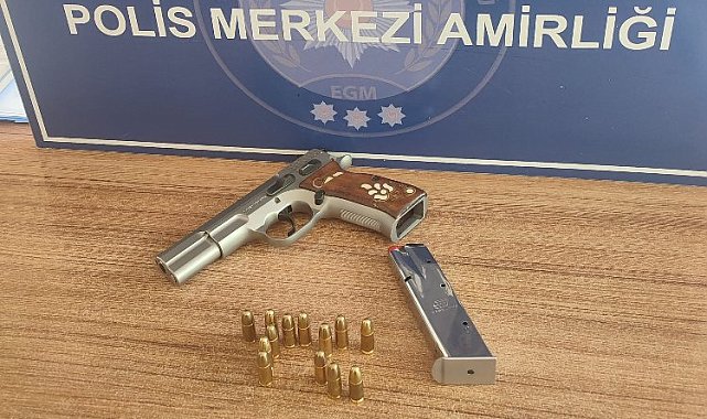 Keşan'da iki ayrı operasyonda ruhsatsız silah ele geçirildi