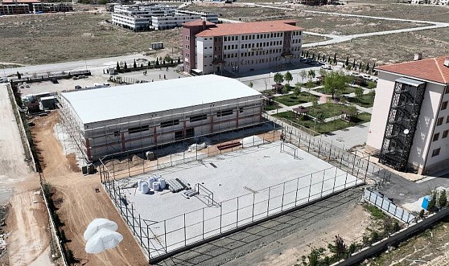 Konya Selçuklu'dan Fen Lisesi'ne salon ve suni çim saha desteği