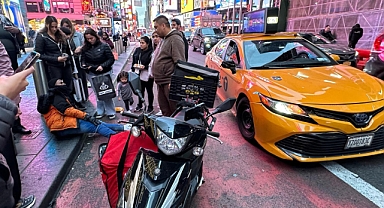 Manhattan'ın İşlek Caddesinde Kaza: Taksici İle Kurye Çarpıştı