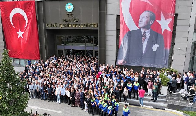 Manisa Büyükşehir Belediyesi personeli bayramlaştı