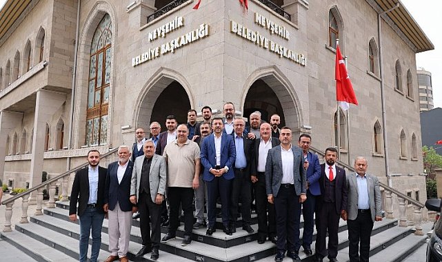 Muhtarlardan Başkan Arı'ya 'Hayırlı Olsun' ziyareti