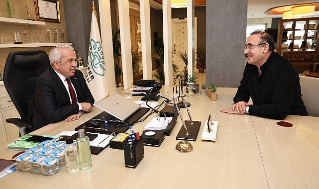 Sunay Akın Eczacılık Kültürü Müzesi'ni Başkan Özdemir'e anlattı