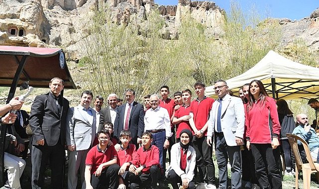 Vali Çiçek ve Başkan Büyükkılıç, Turizm Haftası'nı gençlerle kutladı