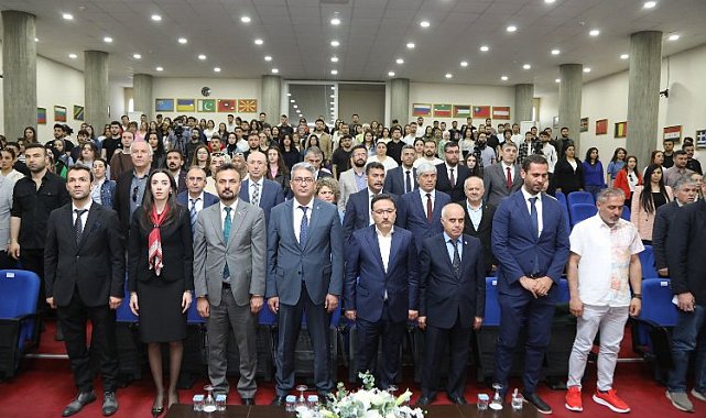 Vali Gökmen Çiçek Turizm Haftasını öğrencilerle kutladı