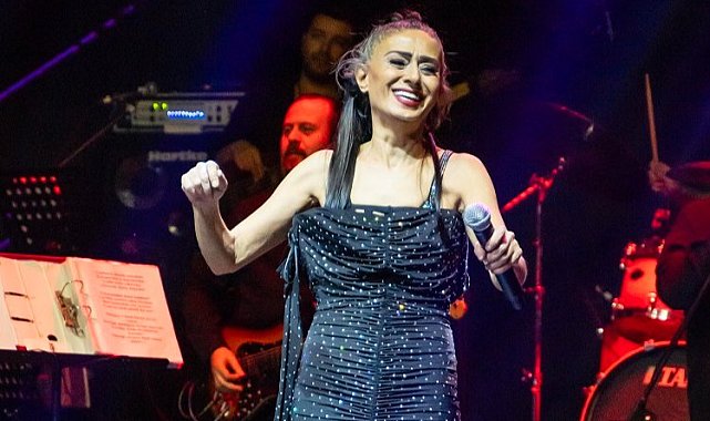 Yıldız Tilbe Türkiye'nin en eğlenceli kadın şarkıcısı