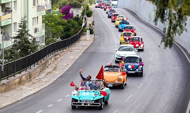 Çiğli'de coşku zirve yaptı... Çiğli'de Vosvos turlu selamlama