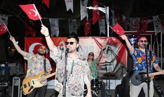 İzmit'te Pembe Kayalar coşkusu