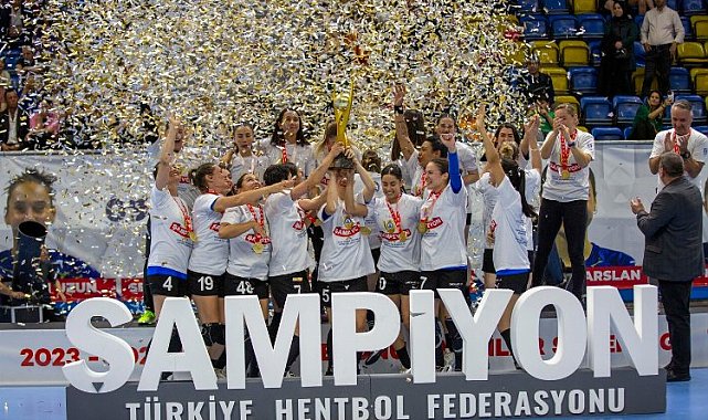 Kadınlar Süper'de şampiyon Armada Praxis Yalıkavak