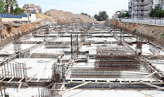 Karabağlar'da Yeşilyurt Pazaryeri çalışmaları hızla sürüyor