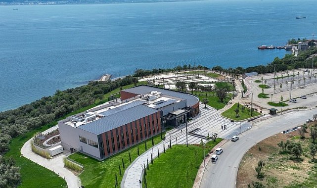 Kocaeli'nin manzaralı kütüphanesi hizmette